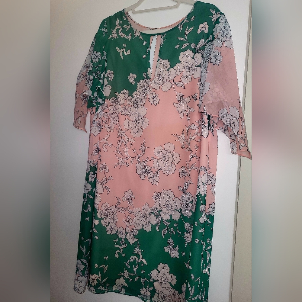 VINCE CAMUTO Plus Size Floral-Print A-Line Flutter Sleeves Dress